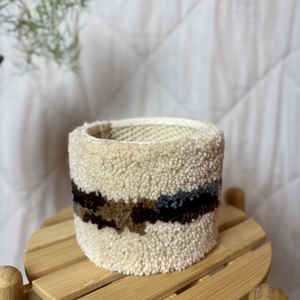 Tufted gyapjú kaspó takaró - otthon & életmód - virágdekoráció - virágtartó - kaspó - Meska.hu