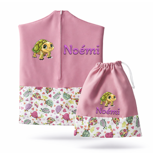 Ovis zsák + tornazsák szett névvel és jellel (rózsaszín + teknőcös), ajándék szeretetküldővel, Játék & Sport, Ovis felszerelés, Ovis szett, Varrás, Mindenmás, MESKA