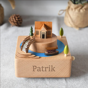 Házikó - mozgó zenedoboz, Otthon & Életmód, Dekoráció, Asztal és polc dekoráció, Zenedoboz, Famegmunkálás, Gravírozás, pirográfia, MESKA