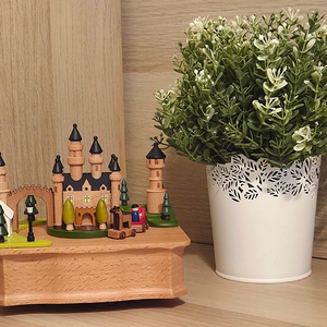 Kastély - mozgó zenedoboz, Otthon & Életmód, Dekoráció, Asztal és polc dekoráció, Zenedoboz, Famegmunkálás, Gravírozás, pirográfia, MESKA