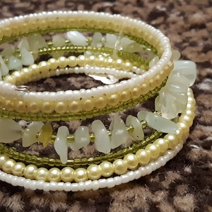 Merória karkötő ásványokkal - ékszer - karkötő - memóriadrótos karkötő - Meska.hu