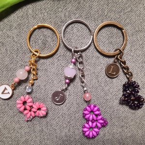 Szivecskés betűs kulcstartó, Táska & Tok, Kulcstartó & Táskadísz, Kulcstartó, Gyöngyfűzés, gyöngyhímzés, MESKA