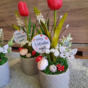 Tulipános asztaldísz, Otthon & Életmód, Dekoráció, Asztal és polc dekoráció, Asztaldísz, Mindenmás, Ha már unod a csokit és a plüss macit akkor itt a tökéletes kis apróság Valentin napra !!
Gumi tuli..., MESKA