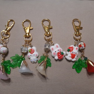 Nyuszis kulcstartó  - Meska.hu