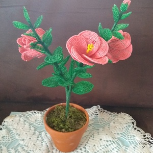 Hibiszkusz virág gyöngyből, Otthon & Életmód, Dekoráció, Virágdísz és tartó, Csokor & Virágdísz, Gyöngyfűzés, gyöngyhímzés, MESKA