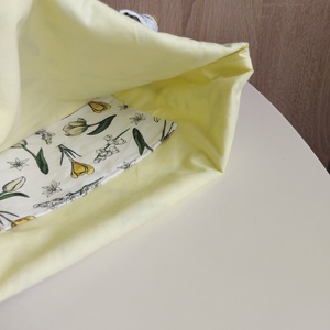 Egyedi virágmintás vastag vászonból készült bevásárló táska, zsebbel - sárga béléssel - táska & tok - bevásárlás & shopper táska - shopper, textiltáska, szatyor - Meska.hu