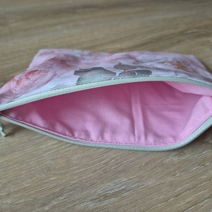 Rózsás pamut nesszeszer - zöld masnis cipzárral - táska & tok - neszesszer - Meska.hu