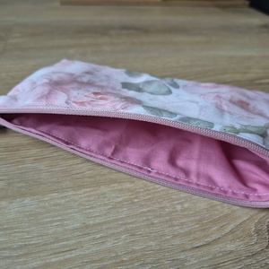 Rózsás pamut nesszeszer - mályva masnis cipzárral - táska & tok - neszesszer - Meska.hu