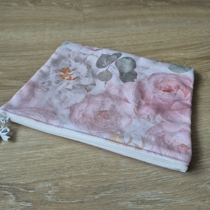 Rózsás pamut nesszeszer - fehér masnis cipzárral - táska & tok - neszesszer - Meska.hu