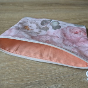 Rózsás pamut nesszeszer - fehér masnis cipzárral - táska & tok - neszesszer - Meska.hu