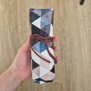 Geometriai mintás textil tok, tároló (ceruzatekercs, roll-up tartó), Otthon & Életmód, Papír, írószer, Tolltartó & Ceruzatekercs, Varrás, MESKA