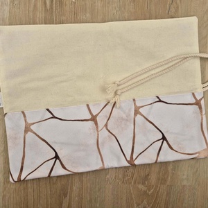 Arany-vászon textil tok, tároló (ceruzatekercs, roll-up tartó) - otthon & életmód - papír, írószer - tolltartó & ceruzatekercs - Meska.hu