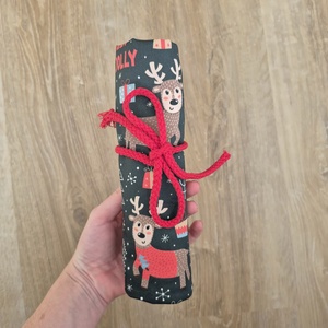 Rénszarvasos ceruzatartó, tok , Otthon & Életmód, Papír, írószer, Tolltartó & Ceruzatekercs, Varrás, Eladó a képen látható rénszarvasos-piros pamutanyag párosításából készült tok.
A tok készítésekor k..., MESKA