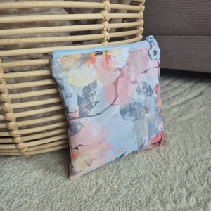 Kék virágos cipzáros vízhatlan nesszeszer, pamut béléssel - táska & tok - neszesszer - Meska.hu