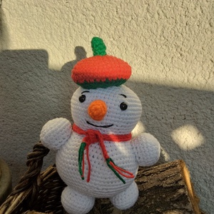 Kézzel horgolt micisapkás hóember, játék figura - játék & sport - plüssállat & játékfigura - más figura - Meska.hu