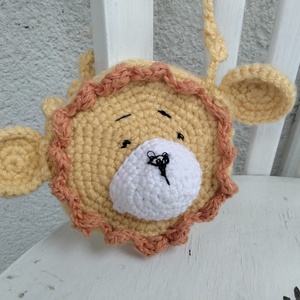 Oroszlános, nyakba akasztható horgolt kis táska apró kincseknek, a pöttömök számára  - játék & sport - plüssállat & játékfigura - más figura - Meska.hu