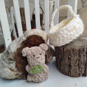 Horgolt kis maci kosárkában - játék & sport - plüssállat & játékfigura - maci - Meska.hu