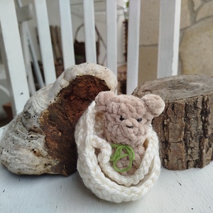 Horgolt kis maci kosárkában, Játék & Sport, Plüssállat & Játékfigura, Maci, Horgolás, MESKA