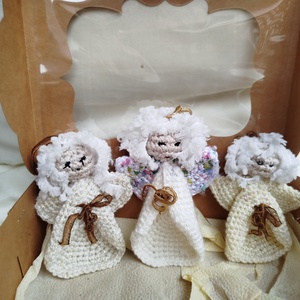 Horgolt karácsonyi angyalkák, diszdobozban - karácsony - karácsonyi lakásdekoráció - karácsonyfadíszek - Meska.hu