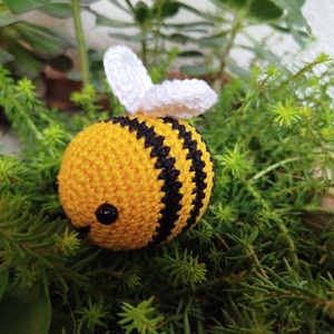 Horgolt méhecske hintában  - játék & sport - plüssállat & játékfigura - más figura - Meska.hu