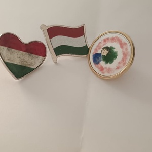 Kerek nemzeti szín fém kitűző � Reiter Anna műve alapján - ékszer - kitűző és bross - Meska.hu