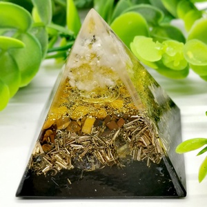 Sungit-Orgonit piramis citrin golyóval , tigrisszemmel, arany rutillal , fémforgáccsal  - otthon & életmód - dekoráció - spiritualitás - orgonit piramis - Meska.hu