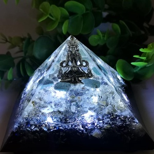 Auravédő, siker,bőség vonzó, nyugalom, kitartás.Sungit-Orgonit piramis- ledes lámpa-bronz buddha szoborral  - otthon & életmód - lámpa - hangulatlámpa - Meska.hu