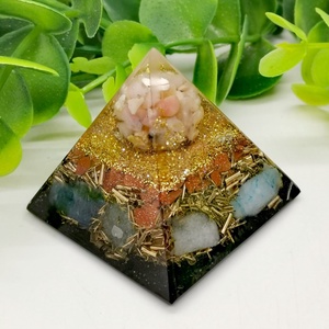 Határozott gondolkodás,derülátás,- Sungit-Orgonit piramis- pink opal gömbbel, arany homokkő, akvamarin,rézforgáccsal - Meska.hu