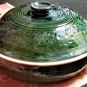 Zöld -bézs mázas fedeles kerámia kemencébe is használható, Otthon & Életmód, Konyhafelszerelés, tálalás, Tálalás, Tányér & Étkészlet, Kerámia, MESKA