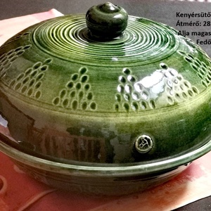 Zöld bézs kenyérsütő   karcolt díszítéssel, Otthon & Életmód, Konyhafelszerelés, tálalás, Tálalás, Tányér & Étkészlet, Kerámia, MESKA