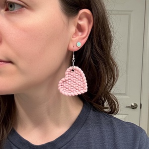 Szív fülbevaló �  3D nyomtatottott, könnyű, modern, különleges textúrával - ékszer - fülbevaló - lógó fülbevaló - Meska.hu