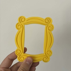 Ikonikus Jóbarátok Képkeret Mágnessel � Monica Geller Ajtódekoráció 3D Nyomtatva - otthon & életmód - dekoráció - kép & falikép - képkeret - Meska.hu