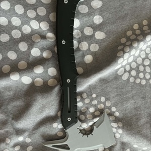 Leon's Battle Axe - Resident Evil 9: Requiem 3D nyomtatott cosplay kiegészítő - ruha & divat - jelmez & álarc - jelmez - Meska.hu