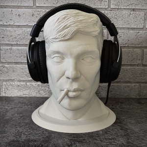 Tommy Shelby 3D Nyomtatott Headset Tartó � By Order of the Peaky Blinders!, Otthon & Életmód, Dekoráció, Asztal és polc dekoráció, Könyvszobor, Fotó, grafika, rajz, illusztráció, Mindenmás, MESKA