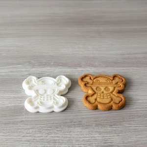 One Piece Süteménykiszúró Készlet - 6 db-os Anime Jolly Roger Szett - otthon & életmód - konyhafelszerelés, tálalás - sütés, főzés - sütikiszúró - Meska.hu