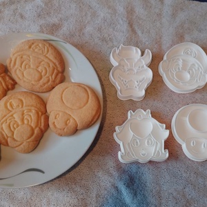 Super Mario süteménykiszúró szett � 5 db 3D nyomtatott formázó (Mario, Luigi, Bowser, Peach, Toad), Otthon & Életmód, Konyhafelszerelés, tálalás, Sütés, főzés, Sütikiszúró, Fotó, grafika, rajz, illusztráció, Mindenmás, MESKA