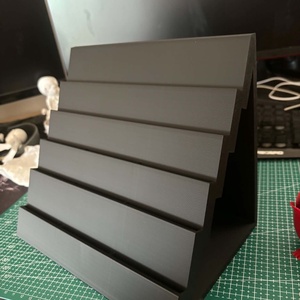 3D nyomtatott kártyatartó állvány � Top Loader kijelző állvány TCG gyűjtőknek - otthon & életmód - tárolás & rendszerezés - íróasztali tároló - Meska.hu