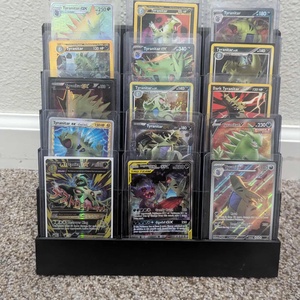 3D nyomtatott kártyatartó állvány � Top Loader kijelző állvány TCG gyűjtőknek - otthon & életmód - tárolás & rendszerezés - íróasztali tároló - Meska.hu