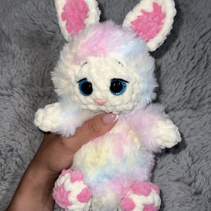 Labunny nyuszika, Játék & Sport, Plüssállat & Játékfigura, Nyuszi, Horgolás, Saját tervezésű, Labubu szörnyecske ihlette Labunny nyuszika. 
Pihe puha szőre, pici mérete és imád..., MESKA