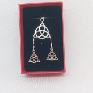 Ezüst triquetra fülbevaló - ékszer - fülbevaló - lógó fülbevaló - Meska.hu