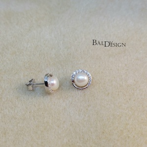 Ezüst bedugós gyöngyös fülbevaló - ékszer - fülbevaló - pötty fülbevaló - Meska.hu