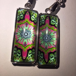 Vibráló Zöld-Rózsaszín Mandala Stílusú Fülbevaló (Futurisztikus Mintával) - ékszer - fülbevaló - lógó fülbevaló - Meska.hu