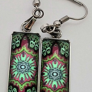 Vibráló Zöld-Rózsaszín Mandala Stílusú Fülbevaló (Futurisztikus Mintával) - ékszer - fülbevaló - lógó fülbevaló - Meska.hu