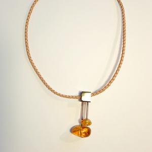 B 276. Fonott bőrláncon lógó borostyános medál - Meska.hu