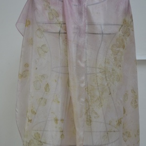 Indásrózsa ecoprint selyemsál, Ruha & Divat, Sál, Sapka, Kendő, Sál, Selyemfestés, MESKA