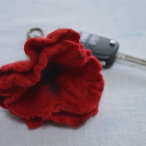 Nemezvirágos kulcsjelző, Ékszer, Nyaklánc, Hosszú nyaklánc, Nemezelés, MESKA