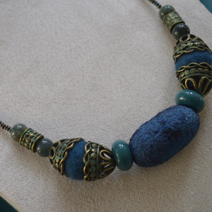 Selyemgubós nemezékszer  - ékszer - nyaklánc - bogyós nyaklánc - Meska.hu