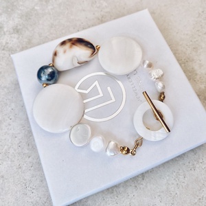 Krisztina Lango gyöngyház, tenyésztett gyöngy karkötő, Ékszer, Karkötő, Ásványkarkötő, Ékszerkészítés, MESKA