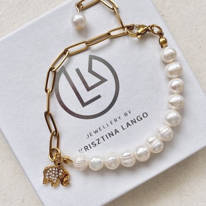 Krisztina Lango tenyésztett gyöngy karkötő nemesacél elefánt charmmal, Ékszer, Karkötő, Gyöngyös karkötő, Ékszerkészítés, MESKA