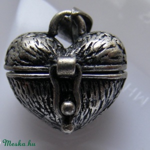 Szivecske szelence medál - kellékek & szerszámok - gyöngyfűzés kellékek - egyéb alkatrész - Meska.hu